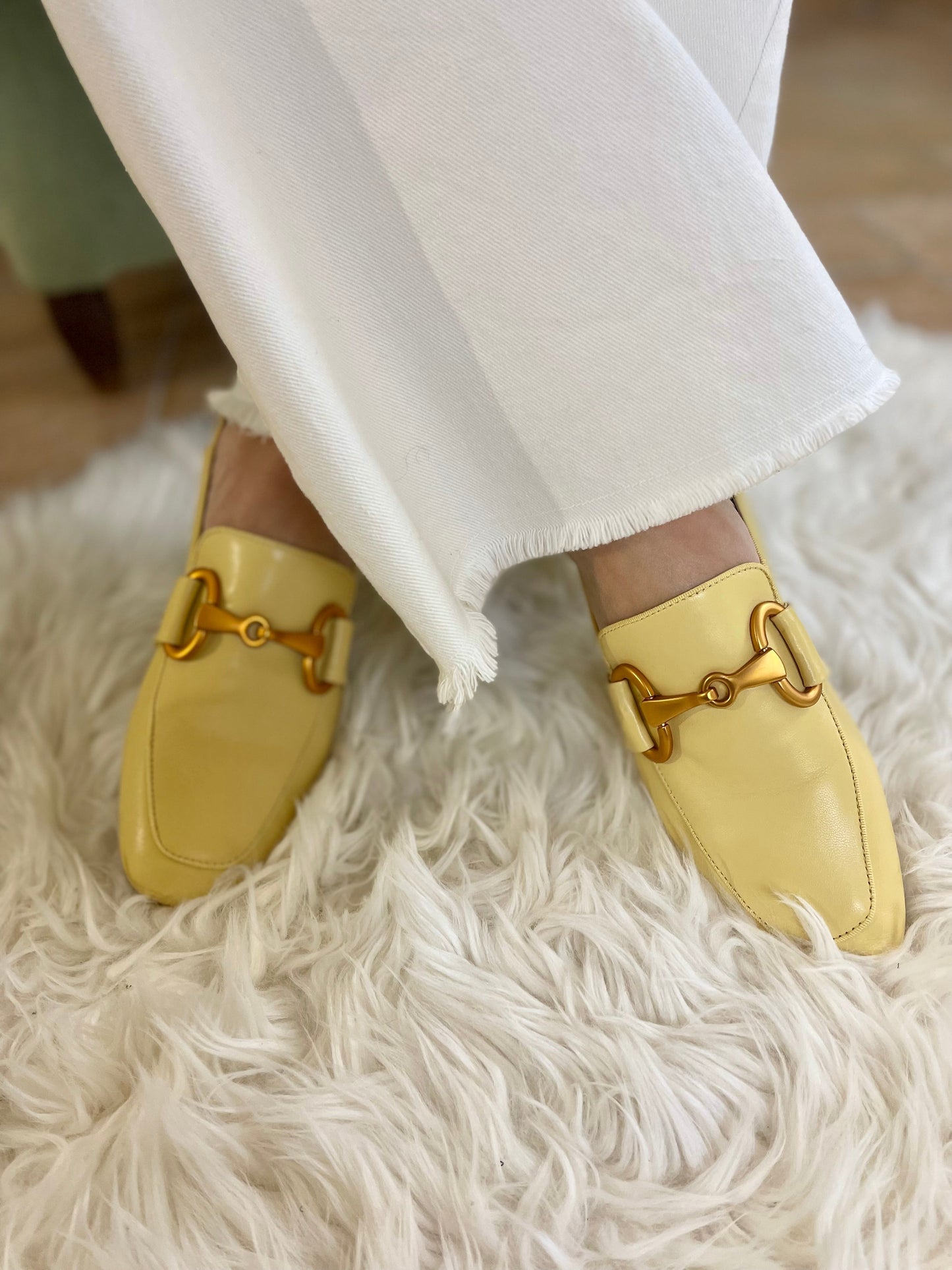 BIBI LOU mocassino/slippers con moschettone bianco