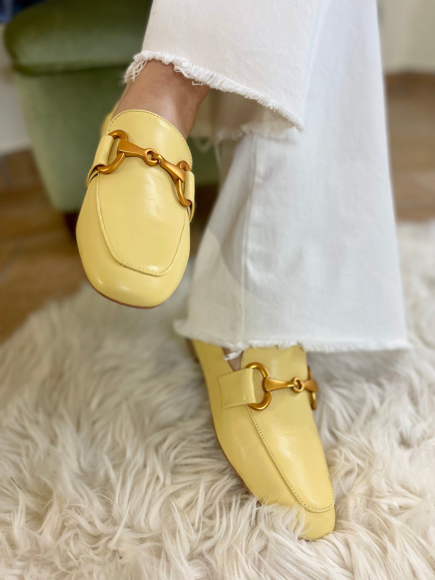 BIBI LOU mocassino/slippers con moschettone bianco